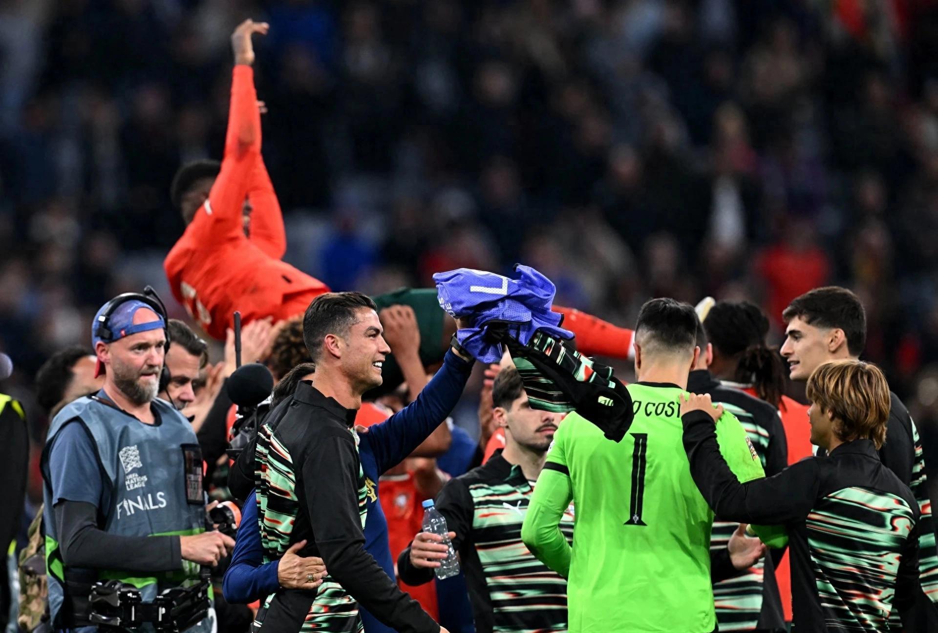 关于C罗爆冷击败塞尔维亚队,比分优势明显引爆全场!的信息 关于C罗爆冷击败塞尔维亚队,比分优势明显引爆全场!的信息