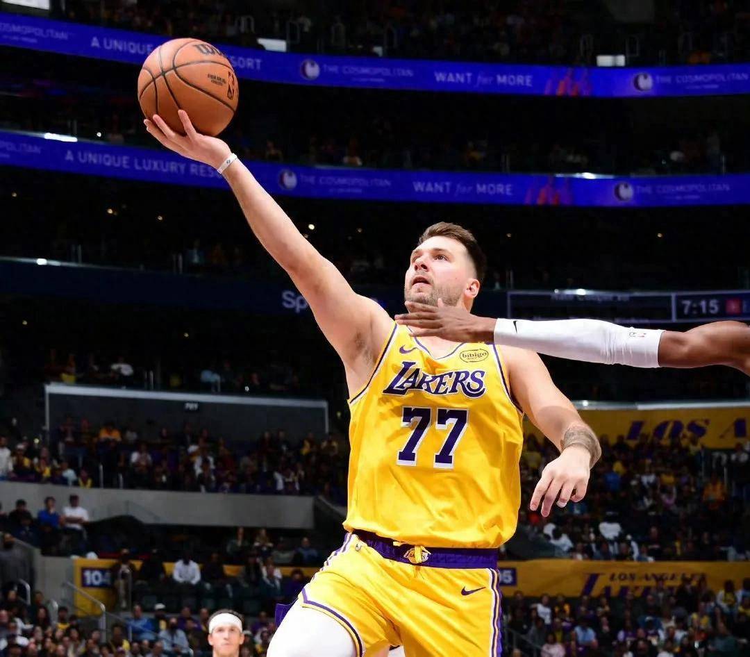 关于东契奇遭遇三连败,皇家马德里教练面临压力!的信息 关于东契奇遭遇三连败,皇家马德里教练面临压力!的信息